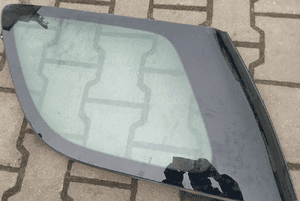 Toyota Rav4 II szyba w  blotnik tyl tylny prawa  3D 00-05 1