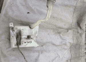 Zbiorniczek spryskiwaczy Mercedes C Klasa W203 2038600060 1