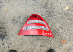 mercedes C  lampa prawa WYSYŁKA 1