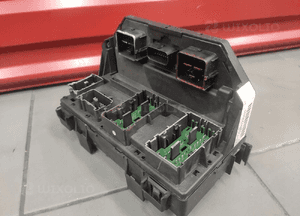 DODGE NITRO 2.8 CRD SKRZYNIA SKRZYNKA BEZPIECZNIKÓW SAM ORYG KAB08C04C6 5