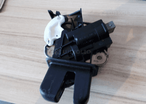 Zamek tylnej klapy audi A4 A5 A6 4F5827505D 4