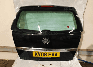 Klapa bagaznika tył tylna opel zafira b Z20R czarny 1