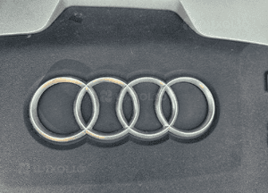 Oslona 059103925AQ Pokrywa Silnika Na silnik Górna Emblemat 2.7 3.0 TDI V6 Audi A4 B8 A5 Q5 4