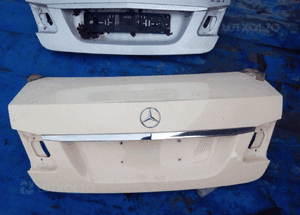 MERCEDES E 212 sedan klapa chrom kolory srebrna budyń szara 7