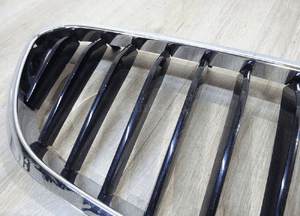 Prawa atrapa nerka grill bmw 5 G30 G31 7383520 5