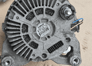 Renault Koleos I Trafic Laguna Nissan Qashqai  2.0 DCI alternator 150A 23100-JG71A 3