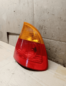 Lampa prawy tył tylna prawa BMW 3 E46 Kombi 6905628 8368758 2