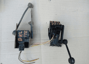 Mercedes W245 czujnik poziomowania lamp przód 1