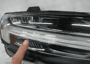 Volvo V60 ii full led lampa przednia prawa rysa na szkle 5