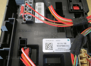Skrzynka bezpieczników bmw F20 F21 F30 F31 9337880 3