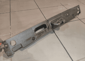 Mercedes W221 lift sklasa przycisk otwierania klapy listwa osłona zamka kpl 2