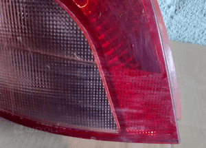 Toyota yaris ii 2 lampa tył lewa 2