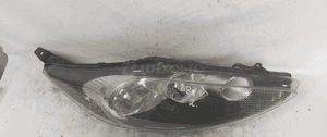 Przod przednia lampa prawa ford fiesta MK7 3
