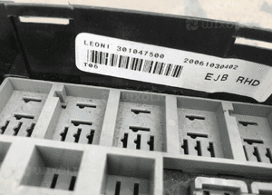 Skrzynka bezpieczników Land Rover Discovery III 301047500 2