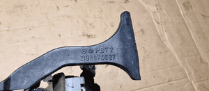 Zamek rygiel maski przód Mercedes W210 2108870527 6
