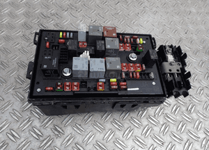 SKRZYNKA CENTRALKA MODUŁ BSI ASTRA IV J 13368643 RADOM 1