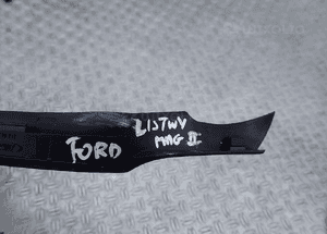 Listwa szyby przedniej lewa ford fiesta MK7 8A61-A03195-AEW radom 3