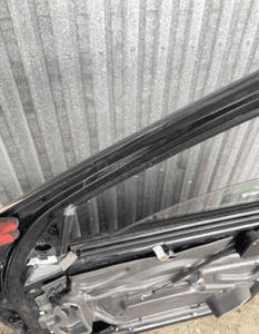MERCEDES ML 163 drzwi przednie przod szyba zamek listwa granatowe 189 14