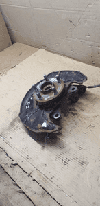 Zwrotnica prawy przód przedni Toyota Avensis T25 2