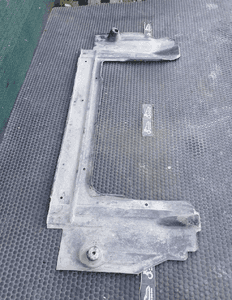 Osłona 4B0825215B Pampers Dolna Belki Zawieszenia Tyl Tylna Audi A6 C5 17