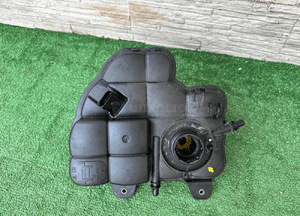 Zbiornik wody bmw M5 M8 F90 F91 F92 F93 8747467 2