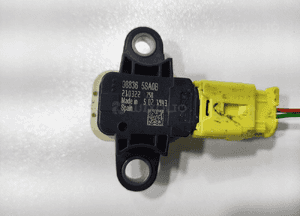 Czujnik uderzeniowy pieszych nissan navara iv D23 NP300 988365SA0B 2015-22 4