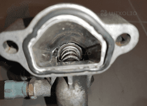 Jeep cherokee liberty kk 2.8 crd termostat obudowa termostatu oryginał 10