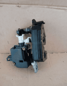 Zamek prawy tyl Klapy wstecznego Range rover l322 vogue 1