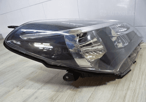 lapa przód TOYOTA YARIS III PRAWA 4