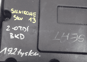 Volkswagen passat B6 pokrywa zaworów 03G103475 radom na stanie 2 sztuki skr silnikowe 13 6