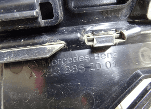 Mercedes W243 H243 eqb eqa maskownica góra pasa zderzaka A2438851401 14