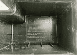 SKRZYNKA BEZPIECZNIKÓW KOMPLET KIA CEED II I30 CRDI 3