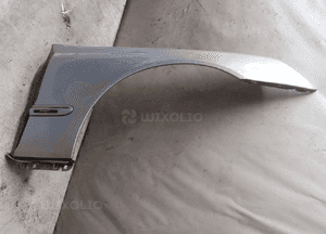 Błotnik mercedes W203 prawy przód przedni srebrny  C744 2