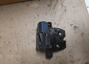 Zamek klapy tył ford fiesta MK7 nr D3D0B 2
