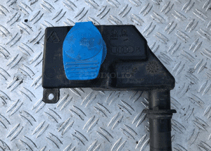 AUDI A5 ZBIORNICZEK WLEW SPRYSKIWACZY 8T2955463B 1