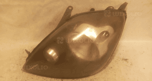 Przod przednia lampa lewa ford fiesta MK6 1