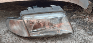 Przod przednia lampa prawa audi A4 B5 1