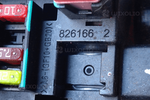 SKRZYNKA MODUŁ BEZPIECZNIKÓW OPEL MOKKA  8261662 2
