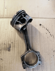 Tłok z korbowodem korbowód Renault Dacia 0.9 TCE H4B 5