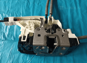 Zamek drzwi tył mercedes sprinter W907, W910 18- A9107407500 1