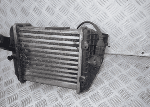 Audi A4 B6 B7 2.5 tdi intercooler lewy 8E0145805P radom 3