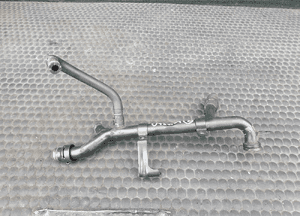 Magistrala 06B121065AA Przewód Rurka Króciec Wody Płynu 2.0 ALT 20V Audi A4 B6 B7 A6 C5 VW 2