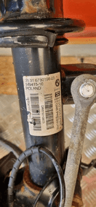 BMW E90 E91 ZWROTNICA AMORTYZATOR PRAWA PRAWY PRZÓD 6768996 6780198 15