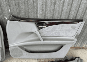 MERCEDES E 210  boczki tapicerki fotel fotele podgrzewane elegance jasne 25