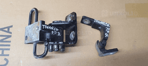 Zawias prawy przód przedni górny dolny VW Touareg 7L0831412 2