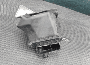 Obudowa Filtra 06B133837AG 06B133837P Powietrza Pokrywa 2.0 ALT Audi A4 B6 B7 VW 10