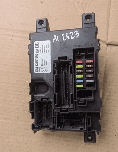 SKRZYNKA BEZPIECZNIKÓW BSI OPEL CORSA D 13301560 1