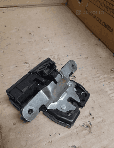 Zamek klapy tył ford fiesta MK7 nr D3D0B 5