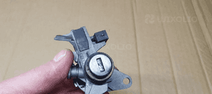 Wkładka zamka klapy bagażnika Audi A4 B6 Kombi 8E0827573A 5