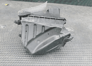 Obudowa Filtra 06B133837AG 06B133837P Powietrza Pokrywa 2.0 ALT Audi A4 B6 B7 VW 25